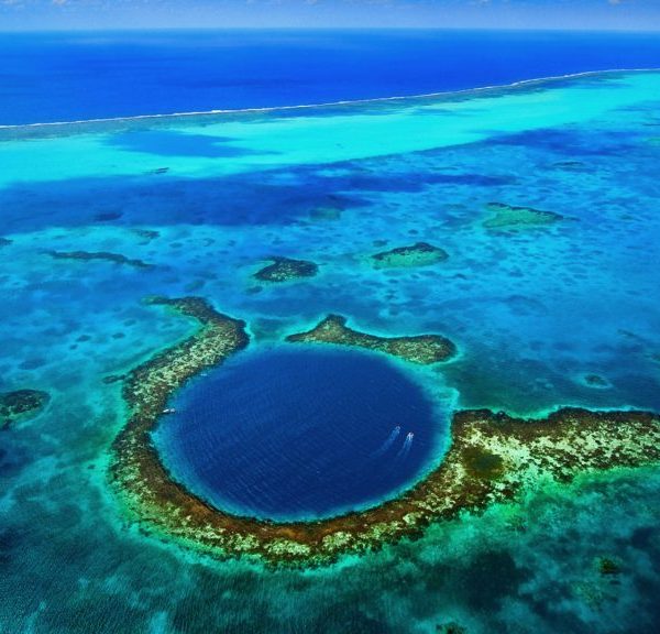 Истражувајќи ја Големата сина дупка во Белизе