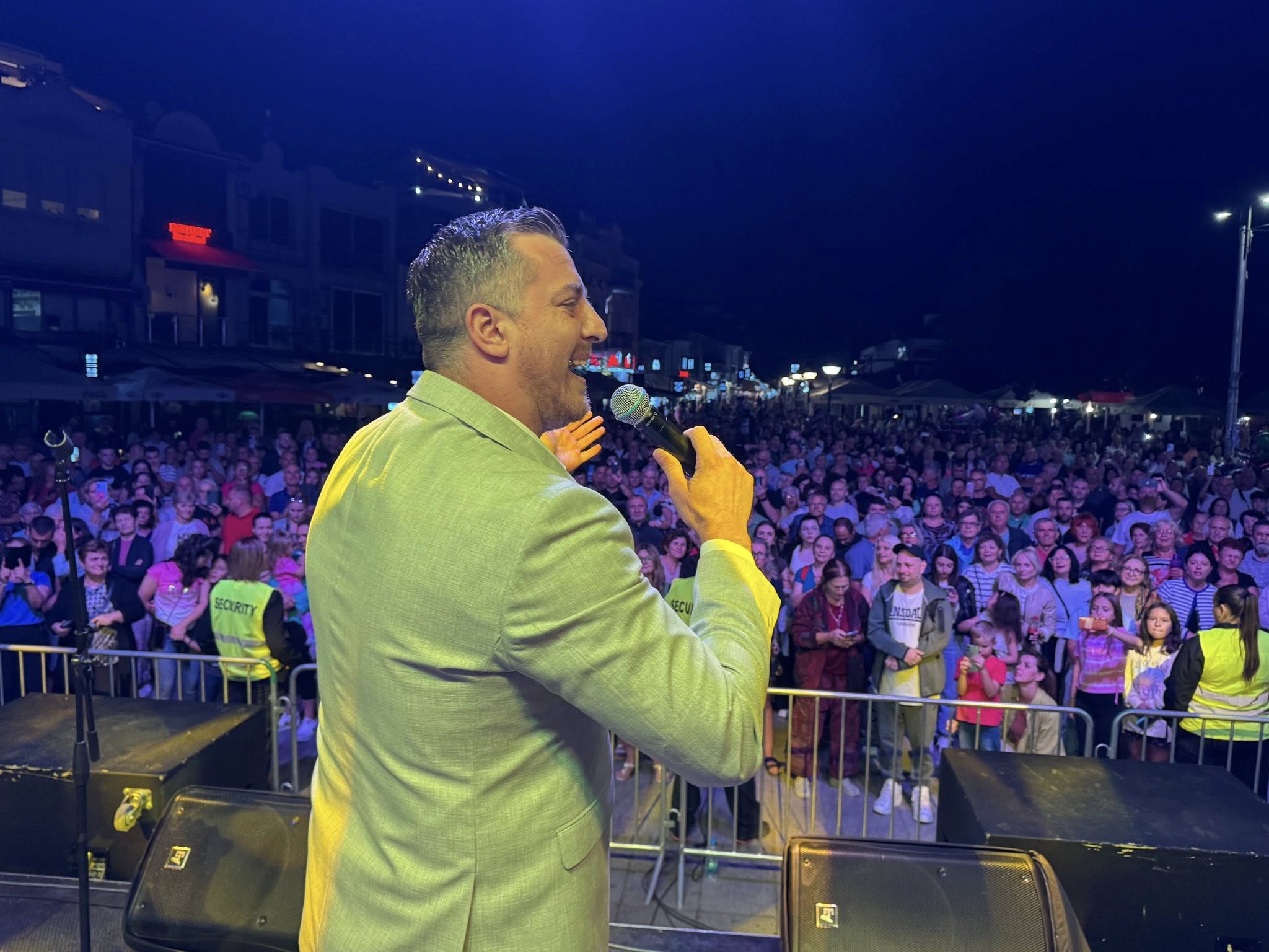 Најава за музички спектакл за во недела во Делчево